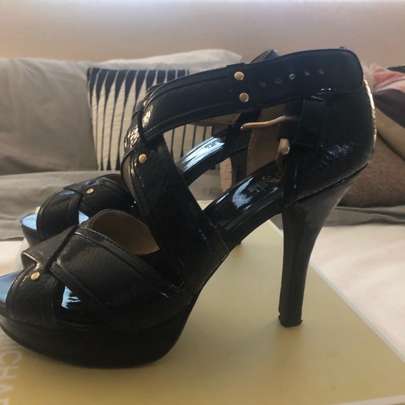 Michael Michael Kors platform sandal - Picture 2 of 3